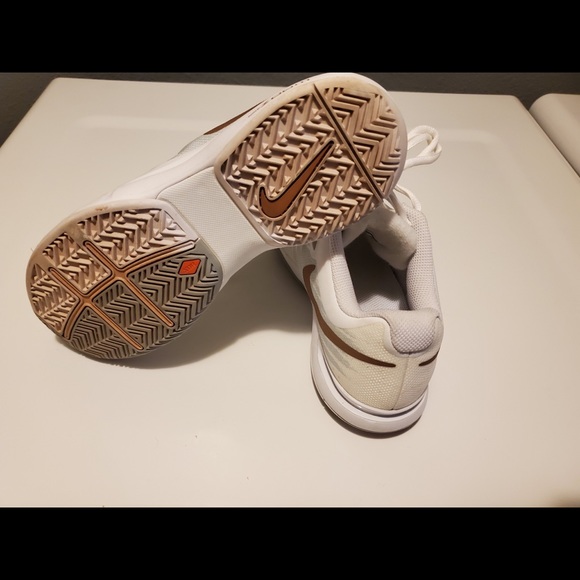 Womens Nike Size 8.5 Like New - Picture 3 of 5